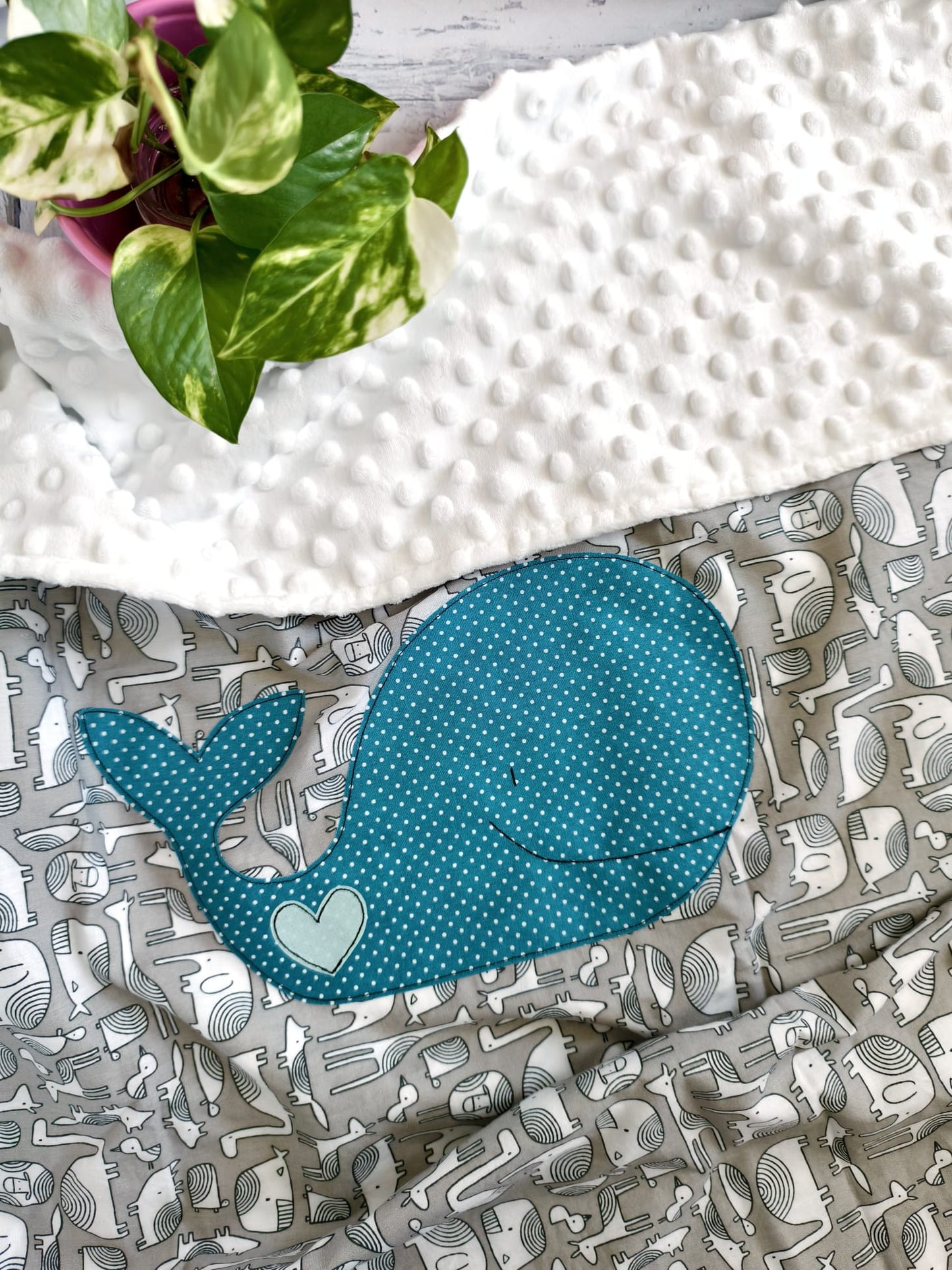 Copertina in cotone e minky pile - Balena petrolio