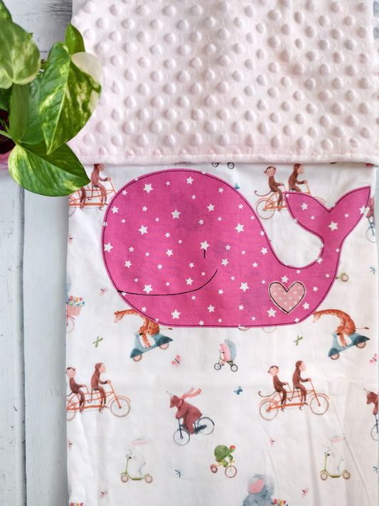 Copertina in cotone e minky pile - Balena fucsia